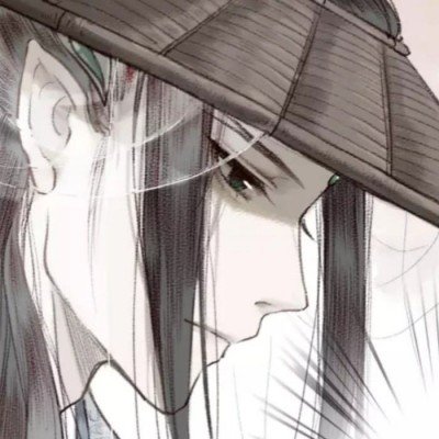 女司机用智能驾驶高速上化妆